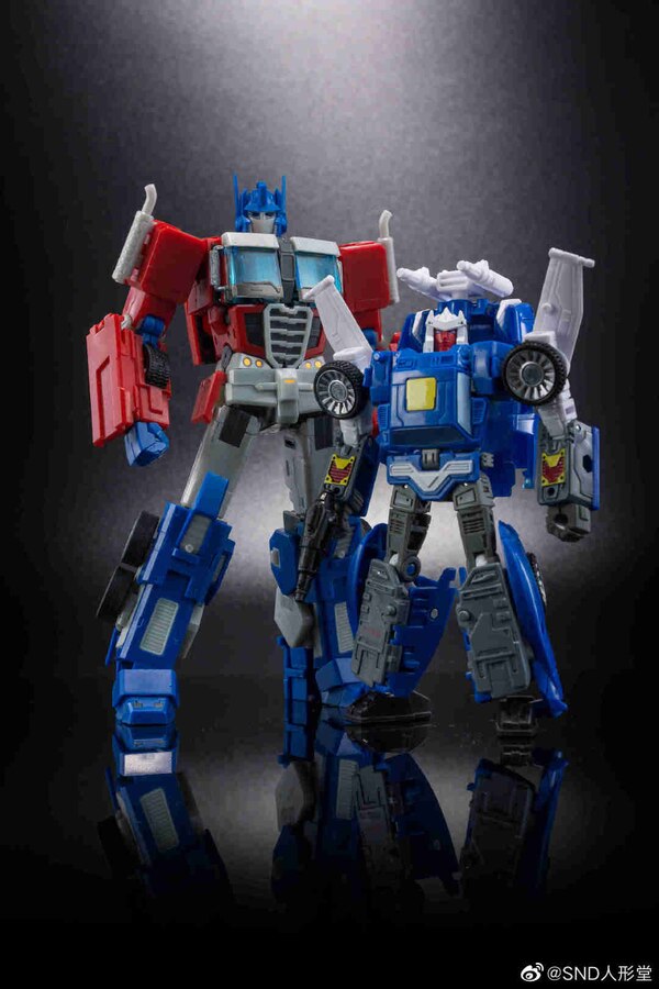 S.N.D. SND 08 The One Primo Vitalis IDW Optimus Prime Figure Image  (8 of 9)